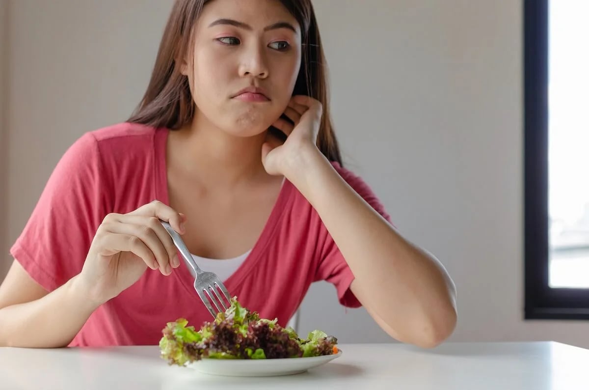 Reducir drásticamente las calorías en la alimentación puede intensificar la depresión